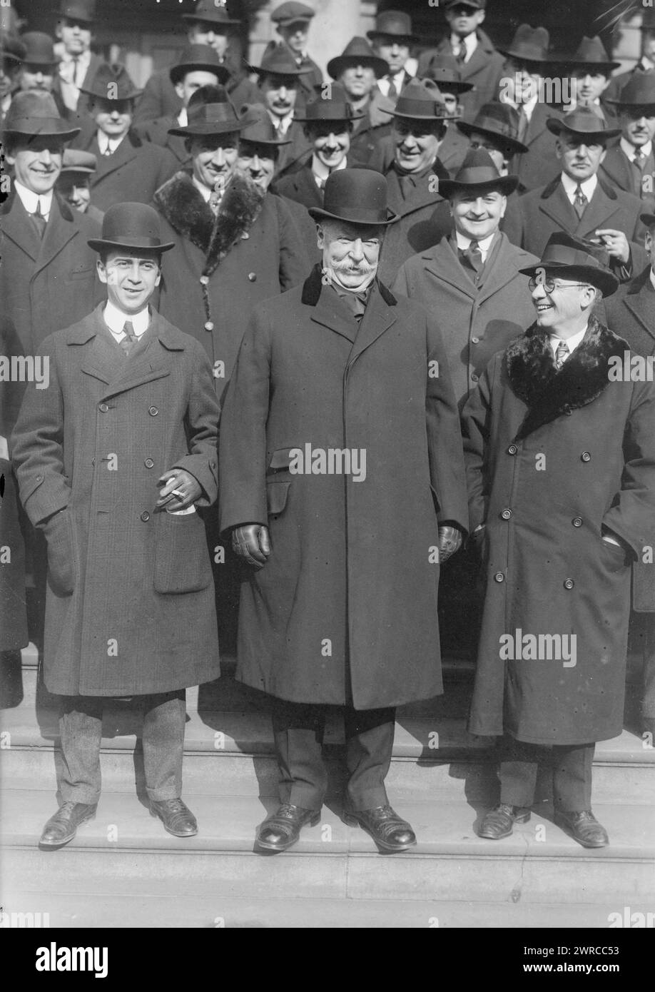 Taft & Manley, d. h. Manly, Foto zeigt Basil Maxwell Manly (1886–1950) und Präsident William H. Taft, gemeinsame Vorsitzende des National war Labor Board am Eingang zur New York City Hall., 14. Januar 1919, Glass negative, 1 negative: Glass Stockfoto