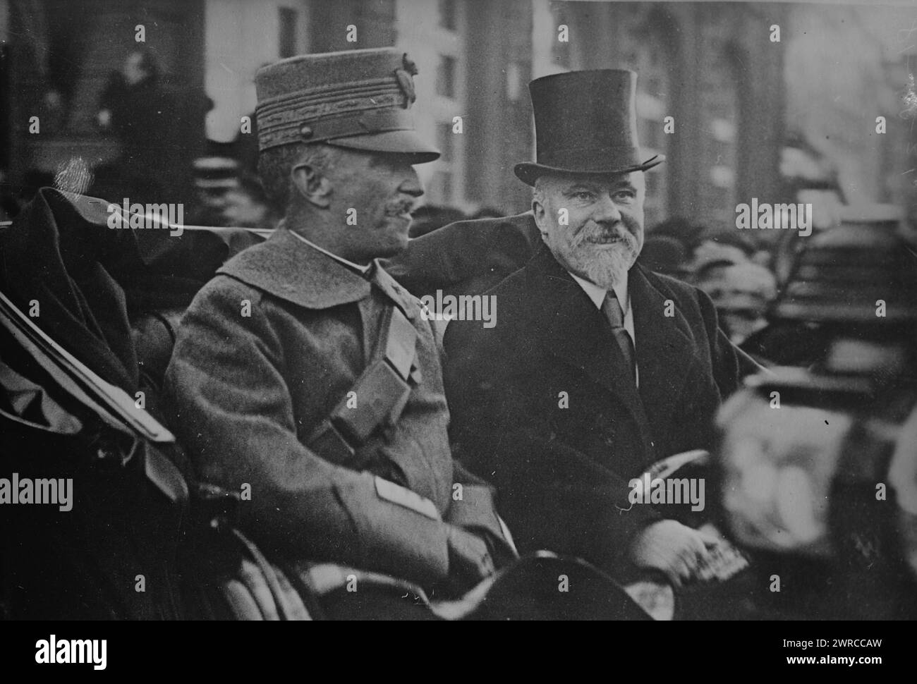 König von Italien & Poincare, Foto zeigt König Victor Emmanuel III. (1869-1947) von Italien mit Raymond Poincaré (1860-1934), Präsident von Frankreich., 1918, Glasnegative, 1 negativ: Glas Stockfoto