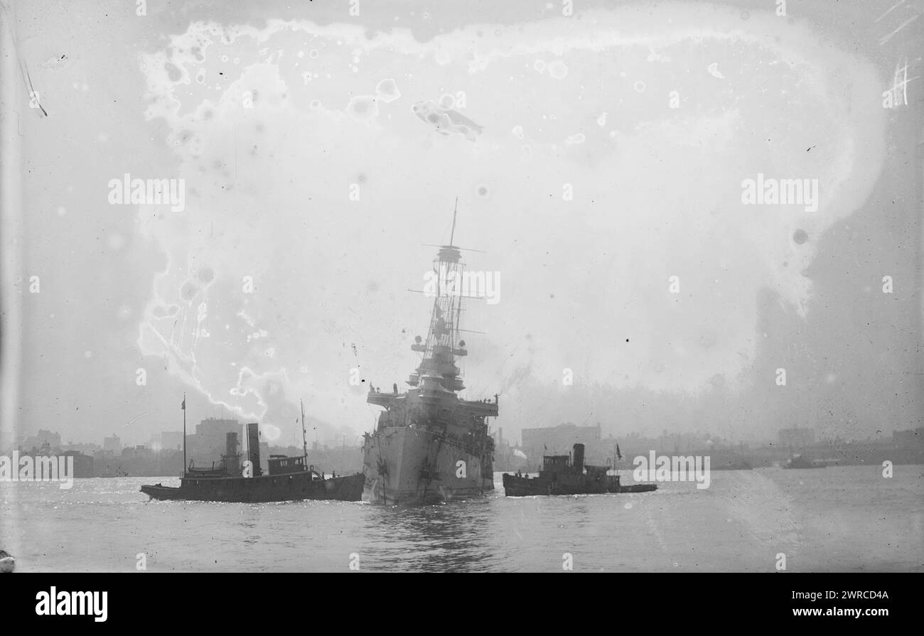 FREDERICK (USS Maryland) zeigt das Schiff USS Maryland, das 1916 in USS Frederick umbenannt wurde. Das ist die Folge eines falsch gelaufenen Torpedotests. Der Übungskopf sollte beim Anschlagen des Schiffes zerbrechen, aber stattdessen schlug er ein Loch in die USS Maryland., 1912, Glasnegative, 1 negativ: Glas Stockfoto