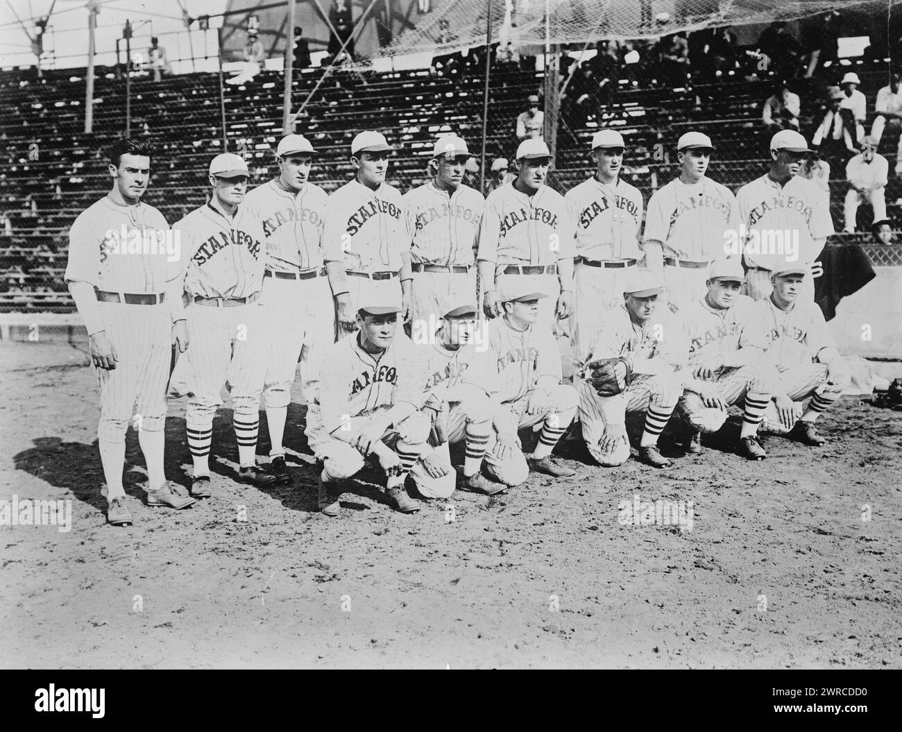 Stanford Team in Tokio, 27.08.26, Stanford Team bestand aus Spielern: 'Coach Harry Wolter. Steve Collins, Pitcher; John Sobieski, Pitcher; Tod Oviatt, Pitcher; Bill Maguire, erster Baseman; James Garibaldi, zweiter Baseman; Jimmy Busch, Shortstop; Captain Murray Cuddeback, Dritter Baseman; Tex Weaver, Fielder; Gene Nissen, Fielder; Bill Clark, Fielder; Hal King, Fänger; Jerry Stewart, Feldspieler; Paddy Draper, erster Baseman; und Clarence Sypher, Catcher.', 27. August 1926, Baseball, Glasnegative, 1 negativ: Glas Stockfoto
