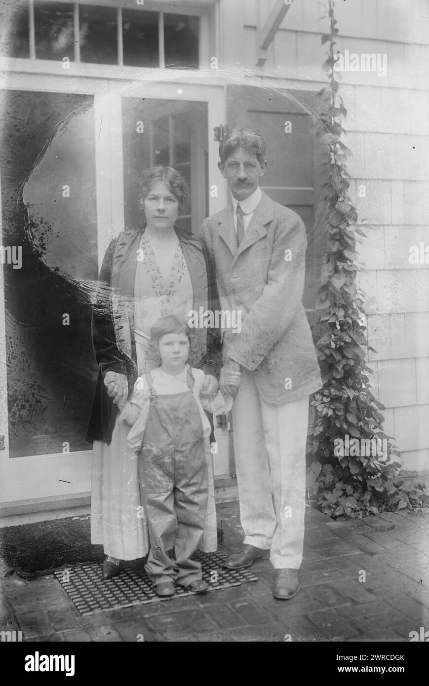 Homer, Foto zeigt die Familie des Komponisten Sidney Homer (1864–1953) und seiner Frau, der kontrastierenden Opernsängerin Louise Dilworth Homer (1871–1947)., 5. Januar 1919, Glasnegative, 1 negativ: Glas Stockfoto