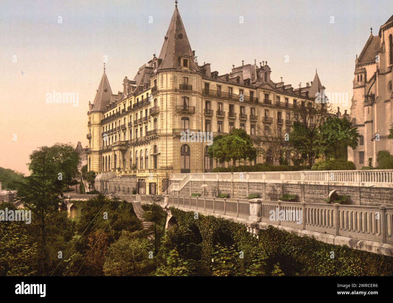 Promenade und Grand Hotel Gassion, Pau, Pyrenäen, Frankreich, zwischen ca. 1890 und ca. 1900., Farbe, 1890-1900 Stockfoto