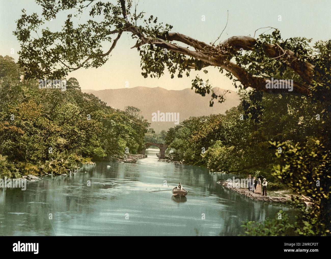 Treffen der Gewässer, Killarney. County Kerry, Irland, Print zeigt das Gebiet zwischen Lough Leane (der untere See) und Muckross (der mittlere See)., zwischen ca. 1890 und ca. 1900., Irland, County Kerry, Color, 1890-1900 Stockfoto