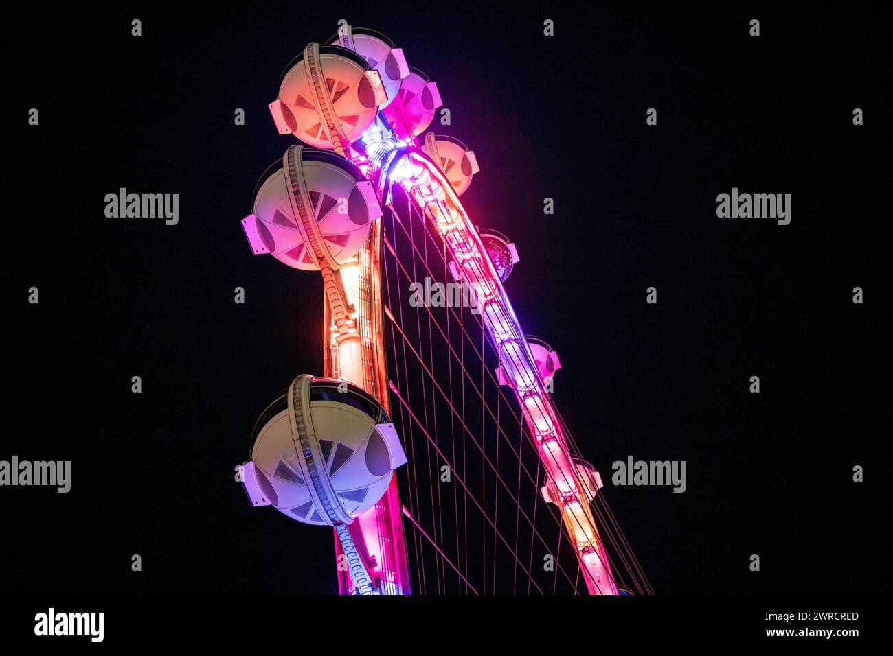 Las Vegas Boulevard Strip Casino bei Nacht 2024 - Nevada City Lichter bunte Schilder und Touristenattraktionen in der Nähe beliebter Kasinos Stockfoto