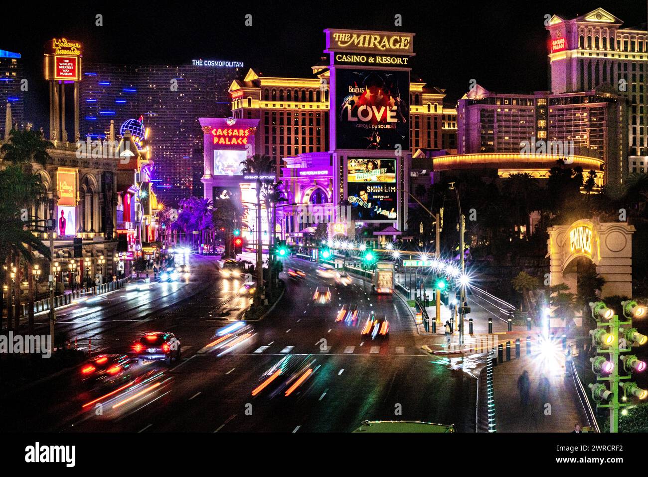 Las Vegas Boulevard Strip Casino bei Nacht 2024 - Nevada City Lichter bunte Schilder und Touristenattraktionen in der Nähe beliebter Kasinos Stockfoto
