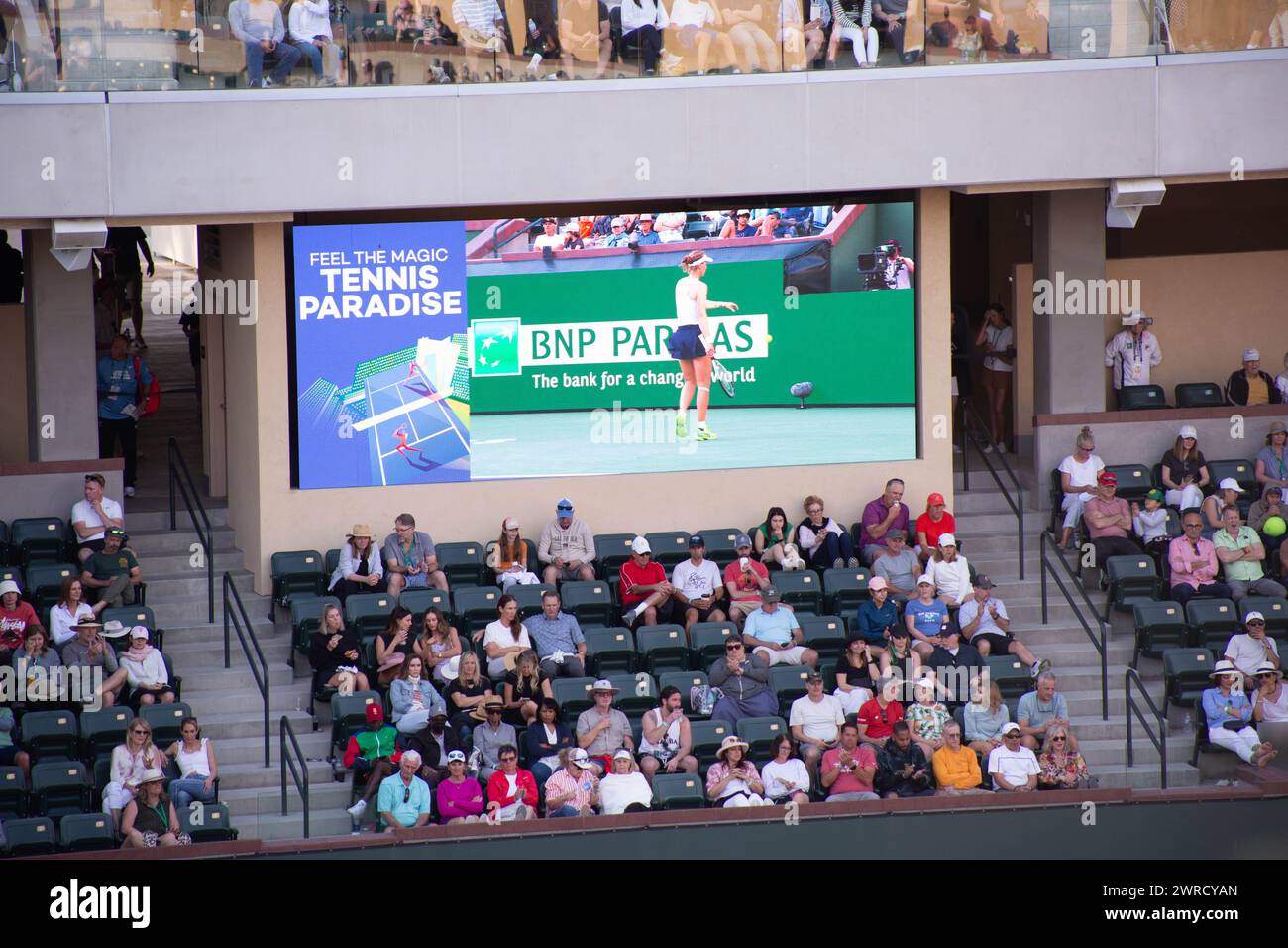 2024 Indian Wells Open, Stadium 2, die Sitzplätze sind voller jubelnder Fans Stockfoto