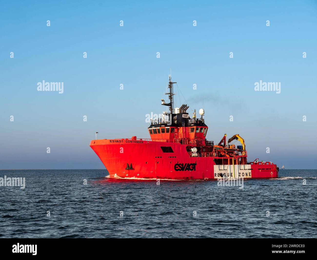 Offshore-Sicherheitsschiff auf der Nordsee auf dem Weg zum Hafen von Esbjerg, Jütland, Dänemark Stockfoto