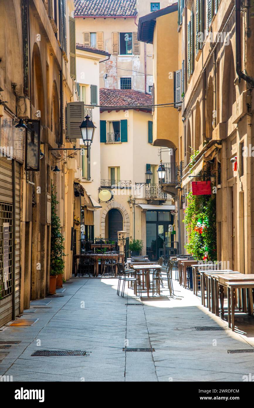 Gebäude und Architektur auf den Straßen von brescia in der lombardei italien Stockfoto