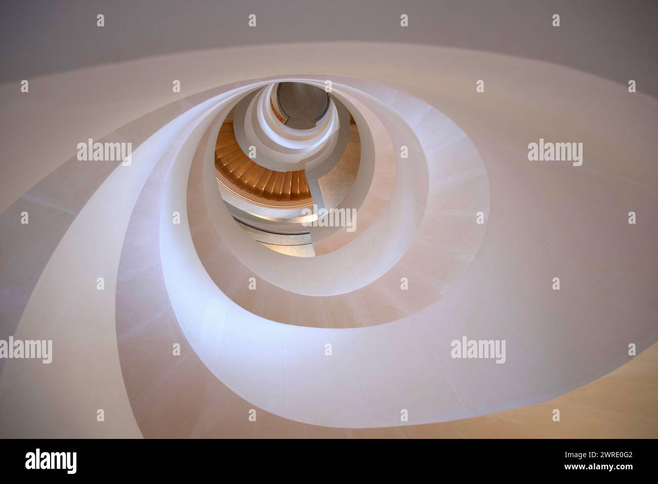 Die Doppelhelixtreppe in der Galerie Luma vom Architekten Frank Gehry Arles France Stockfoto