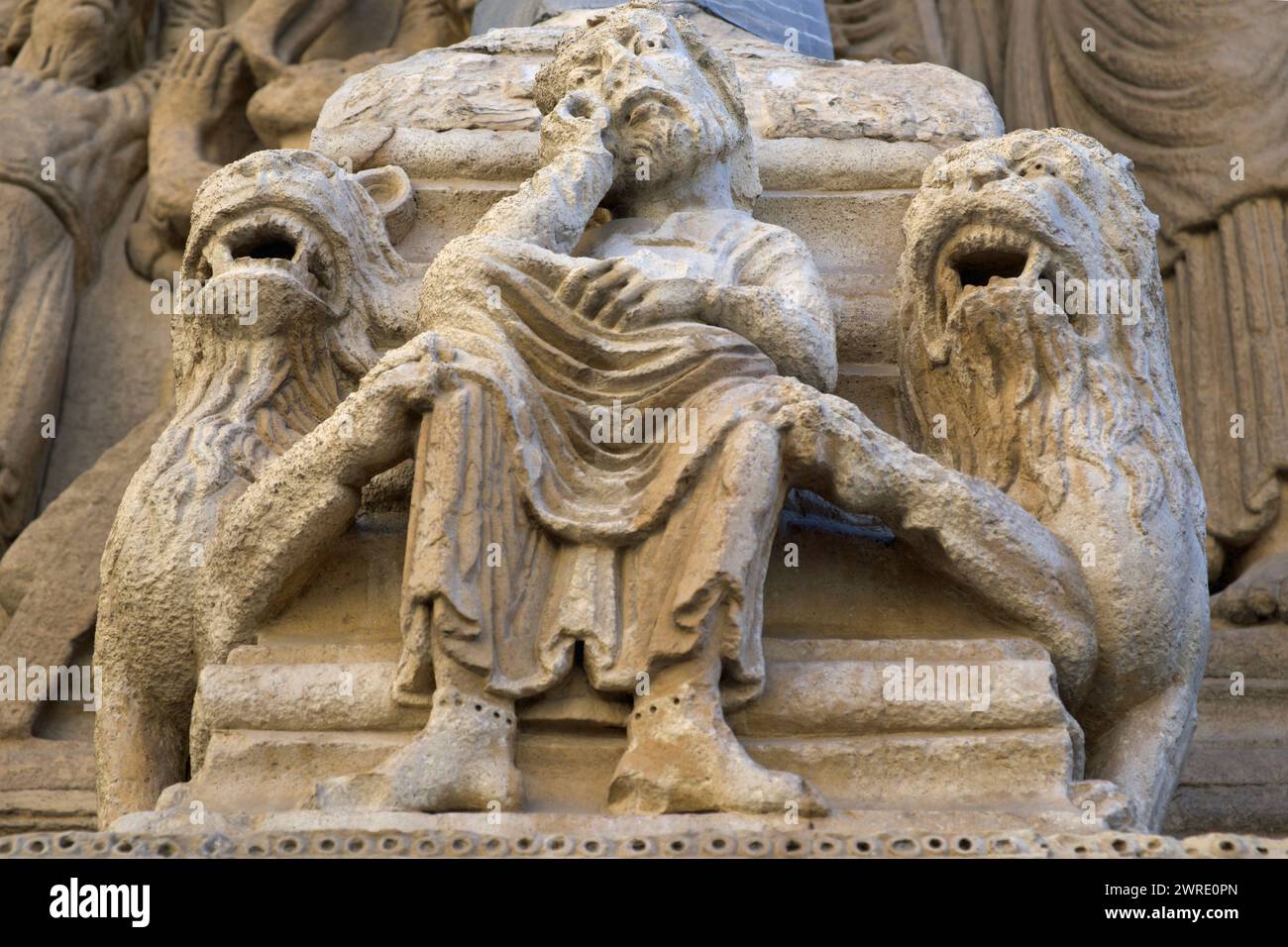 Romanische Skulptur auf dem Westportal der Kirche St. Trophime, - Cathédrale Saint-Trophime d'Arles - Arles Frankreich Stockfoto