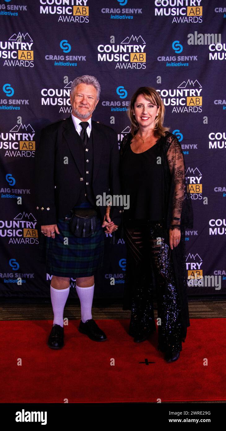Edmonton, Kanada. März 2024. Russ Carl und Luanne Carl auf dem roten Teppich bei den 13. Jährlichen Country Music Alberta Awards in Edmonton. (Foto: Ron Palmer/SOPA Images/SIPA USA) Credit: SIPA USA/Alamy Live News Stockfoto