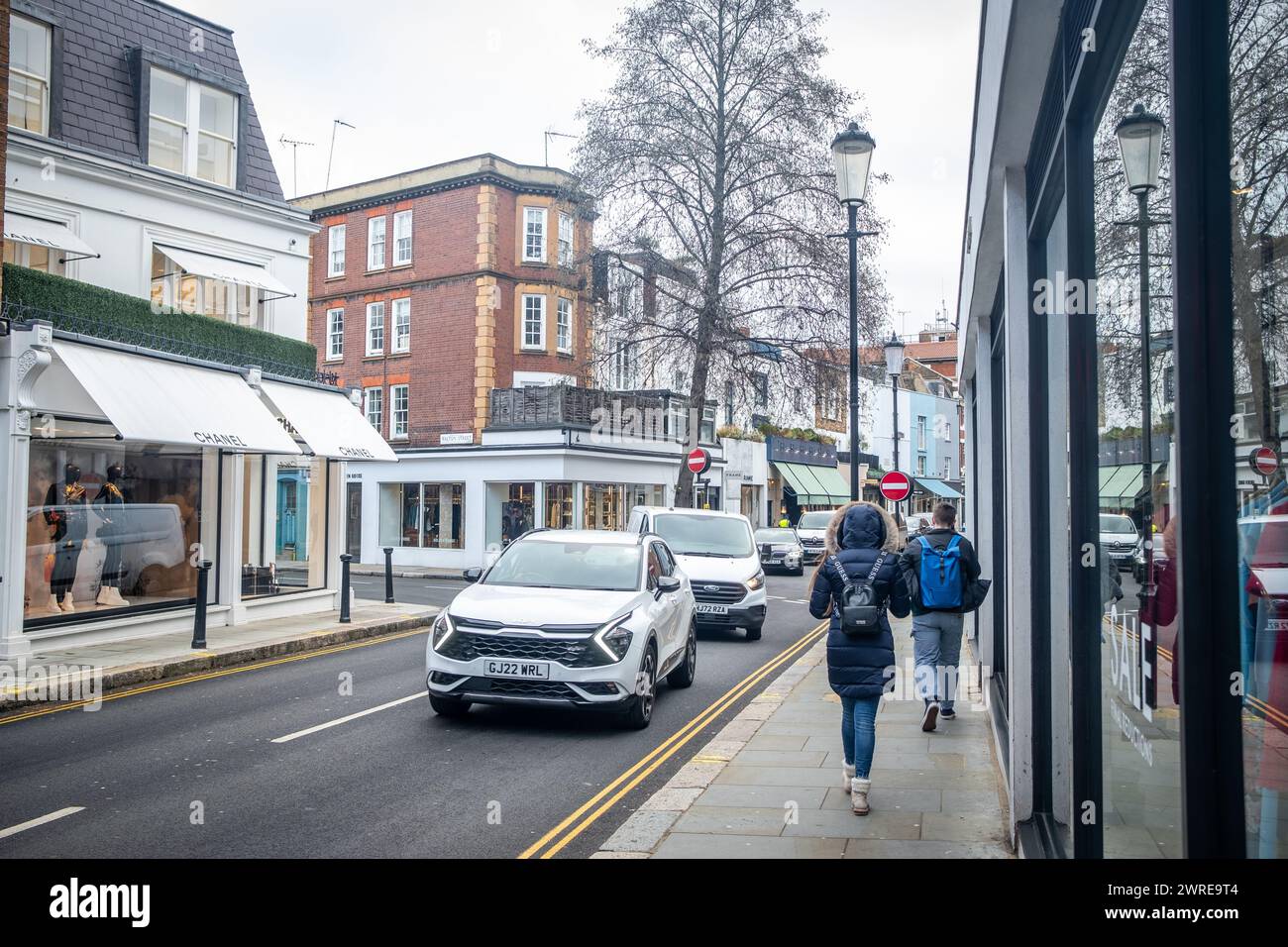 LONDON, 11. JANUAR 2024: Chanel Designer Fashion Shop in der Walton Street in Chelsea & Kensington, eine französische Luxusmarke Stockfoto