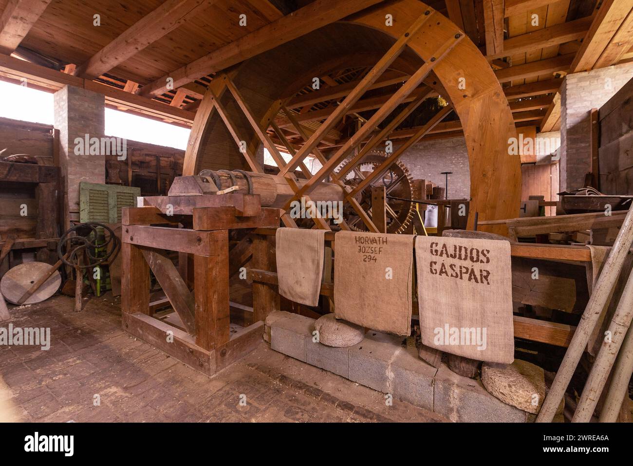 12.12.23. Hohacs, Ungarn, einzigartige Wander- und Wassermühle in Südungarn, Mohacs-Stadt. Diese Schmiede ist eine handgefertigte Mühle. Stockfoto