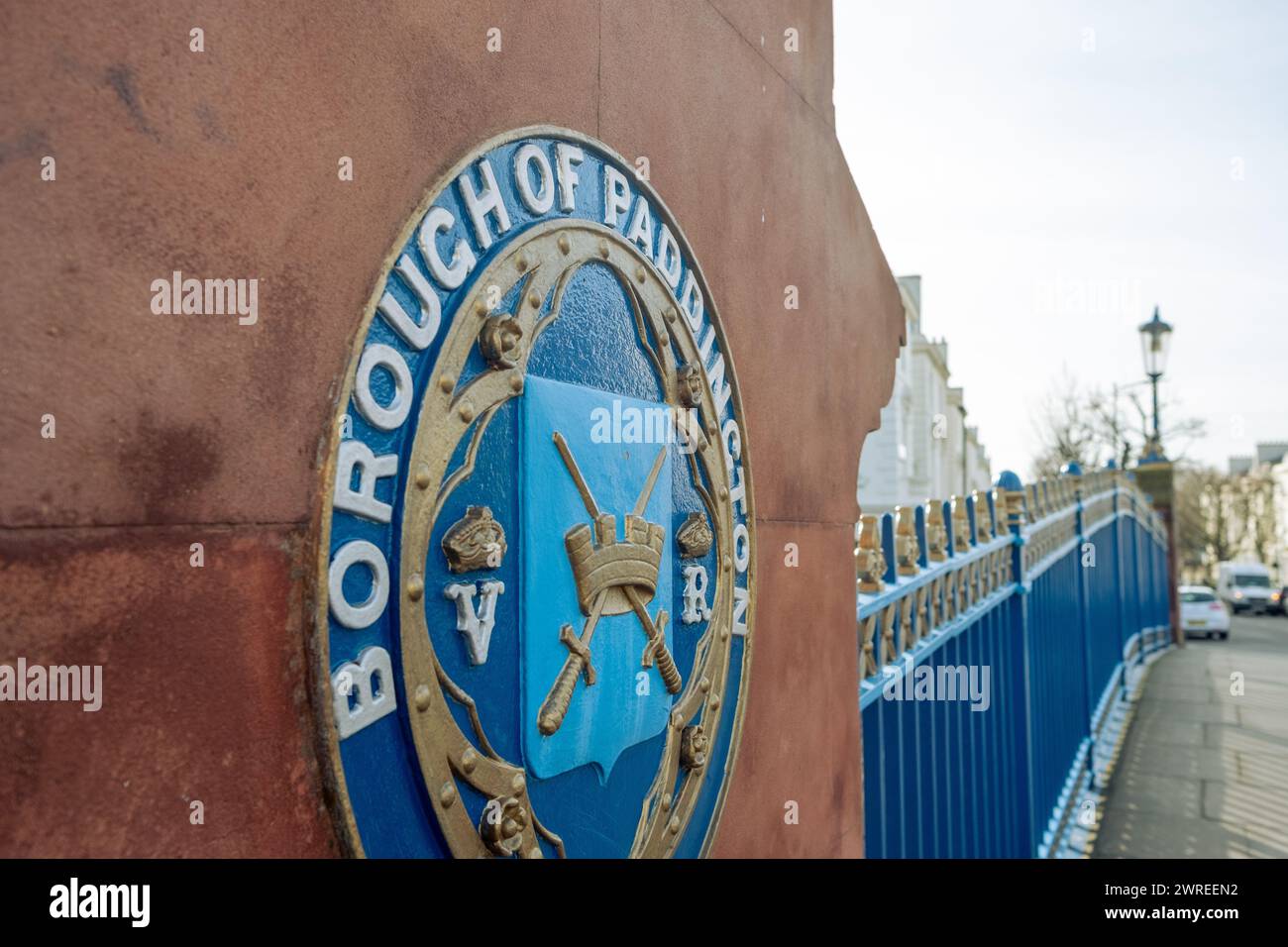 LONDON, 24. JANUAR 2024: Westbourne Terrace Road Bridge in W2, Paddington. AUCH ALS Little Venice BEKANNT Stockfoto