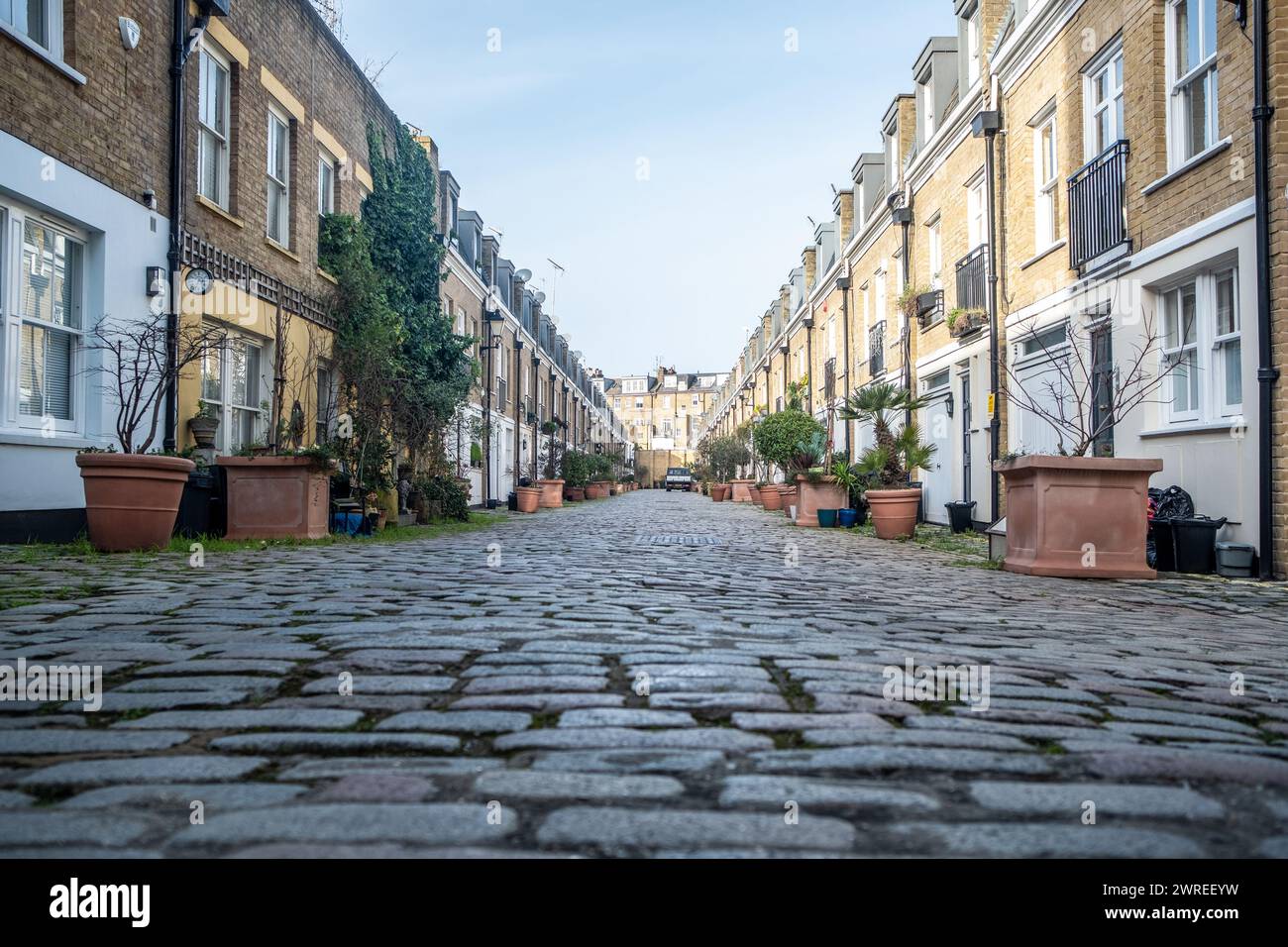 LONDON - 24. JANUAR 2024: Wohnhaus in Maida Vale im Zentrum von West London. Stockfoto