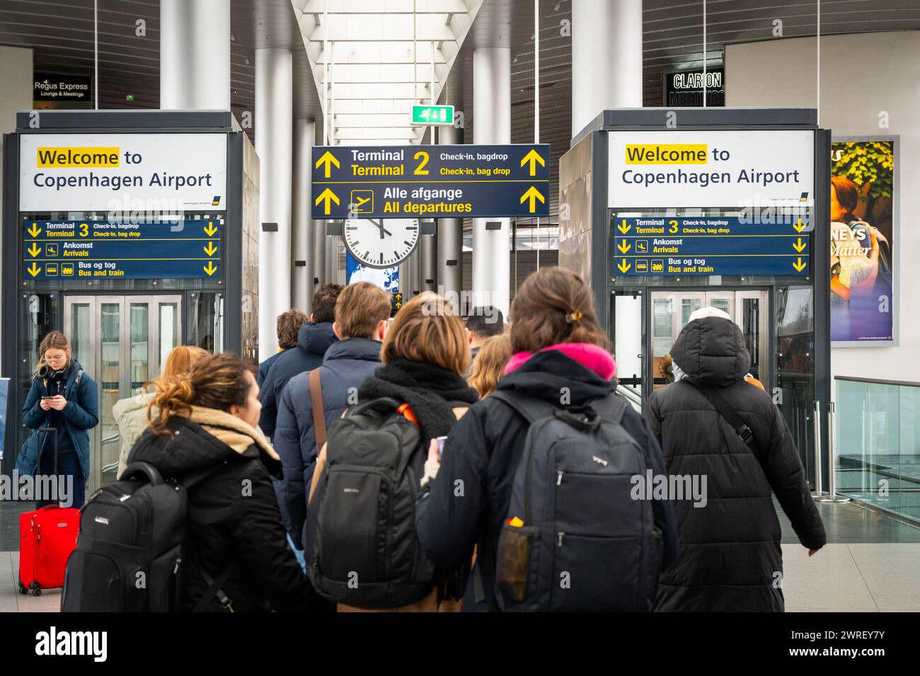 Schilder mit der Aufschrift „Welcome to Copenhagen Airport“ am Flughafen Kastrup in Kopenhagen, Dänemark Stockfoto