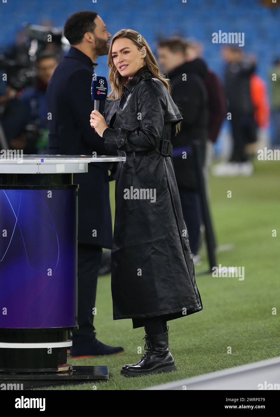 TV-Moderatorin Laura Woods für TNT Sports. - Manchester City gegen F.C. Kopenhagen, UEFA Champions League, Achtelfinale, 2. Leg, Etihad-Stadion, Manchester, Großbritannien. - 6. März 2024. Nur redaktionelle Verwendung – es gelten Einschränkungen für DataCo. Stockfoto