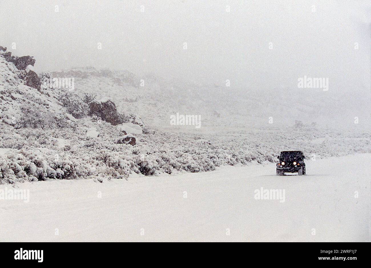 Jeep CJ7 Renegade fährt im Winter in Utah, USA Stockfoto