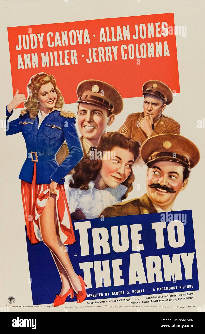 True to the Army (1942) unter der Regie von Albert S. Rogell mit Judy Canova, Allan Jones und Ann Miller. Eine Zirkusdarstellerin wird Zeuge eines Mordes und wird gezwungen, sich vor Gangstern zu verstecken, indem sie sich als männlicher Soldat in einem Armeelager verkleidet. Foto eines vollständig restaurierten Leinenlagers, Original-Poster aus dem Jahr 1942 (US-1-Blatt). ***NUR REDAKTIONELLE VERWENDUNG*** Guthaben: BFA / Private Collection / Paramount Pictures Stockfoto