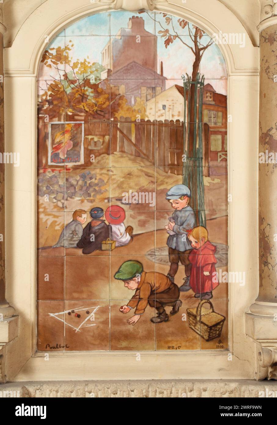 Francisque POULBOT (1879–1946) zwölf Panels zum Thema der vier Staffeln unterschrieben A. Arnoux, Boulanger et Cie, Choisy-le-ROI; datiert 1910. In der 43 bis rue Damrémont, Paris 75018 für eine ehemalige Einrichtung von Bädern Duschen. Francisque POULBOT(1879–1946) douze panneaux sur le thème des quatre saisons signés A. Arnoux, Boulanger et Cie, Choisy-le-ROI; Datum 1910. Au 43 bis rue Damrémont, Paris XVIIIe, pour un ancien établissement de bains-douches. Stockfoto