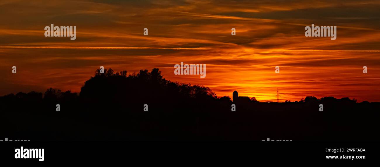 Sommersonnenuntergang bei Aholming, Deggendorf, Bayern, Deutschland Aholming az 004 Stockfoto