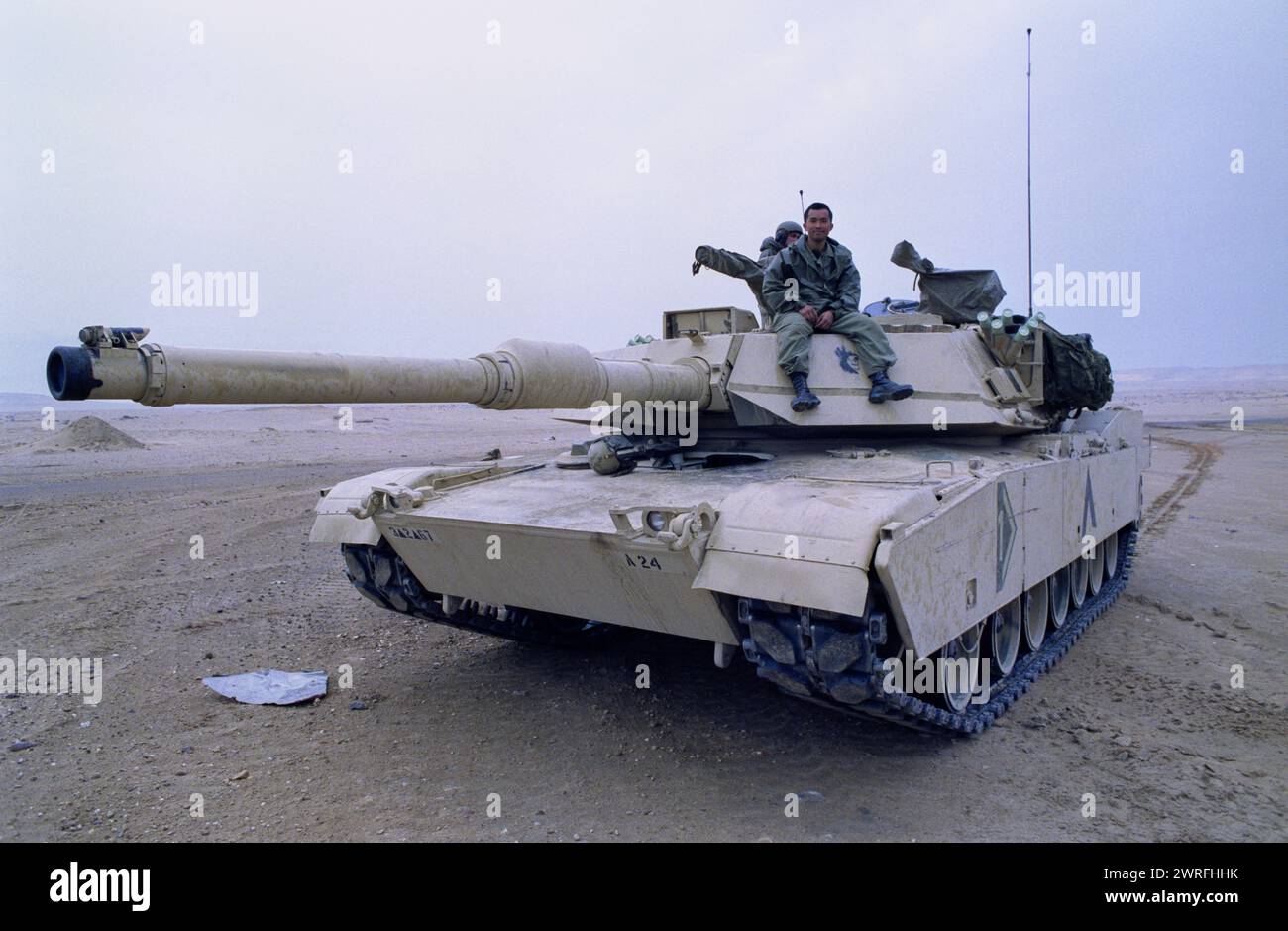 Erster Golfkrieg: 23. März 1991 Ein Soldat der US-Armee sitzt auf ...