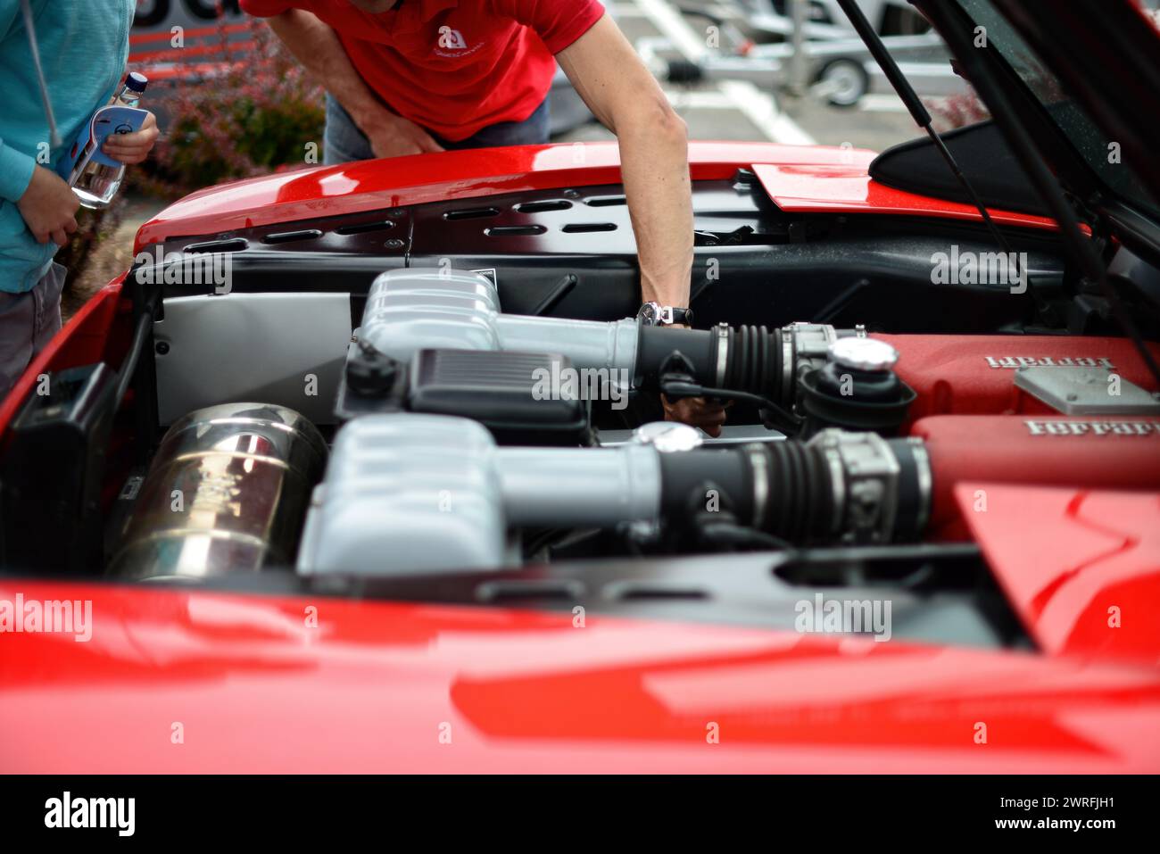 Riga, Lettland – 21. Juni 2015: Details zum Ferrari 360 Spider – Nahaufnahme – Motor Stockfoto