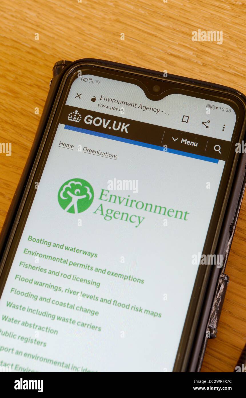 Website der Umweltbehörde der britischen Regierung auf einem Smartphone Stockfoto