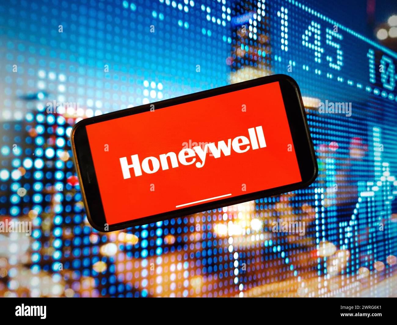 In dieser Fotoabbildung wird das Firmenlogo von Honeywell auf einem Smartphone-Bildschirm angezeigt. Stockfoto