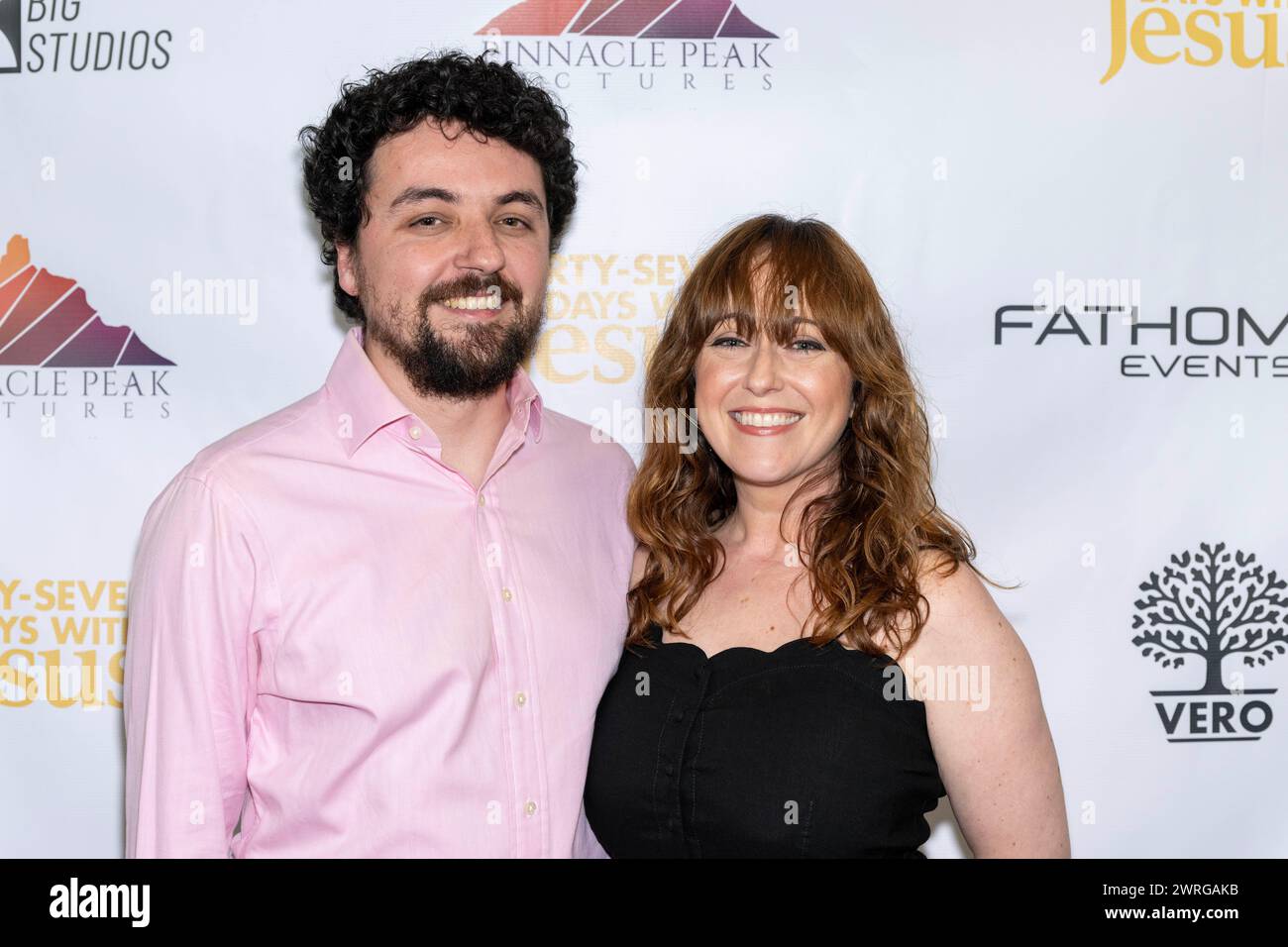 Burbank, USA. März 2024. 2. Regieassistent Cutter White, Make-up-Abteilung Emily Mefford besuchte Los Angeles Premiere des Films „Forty-Seven Days with Jesus“ im AMC Burbank 16, Los Angeles, CA, 11. März 2024 Credit: Eugene Powers/Alamy Live News Stockfoto