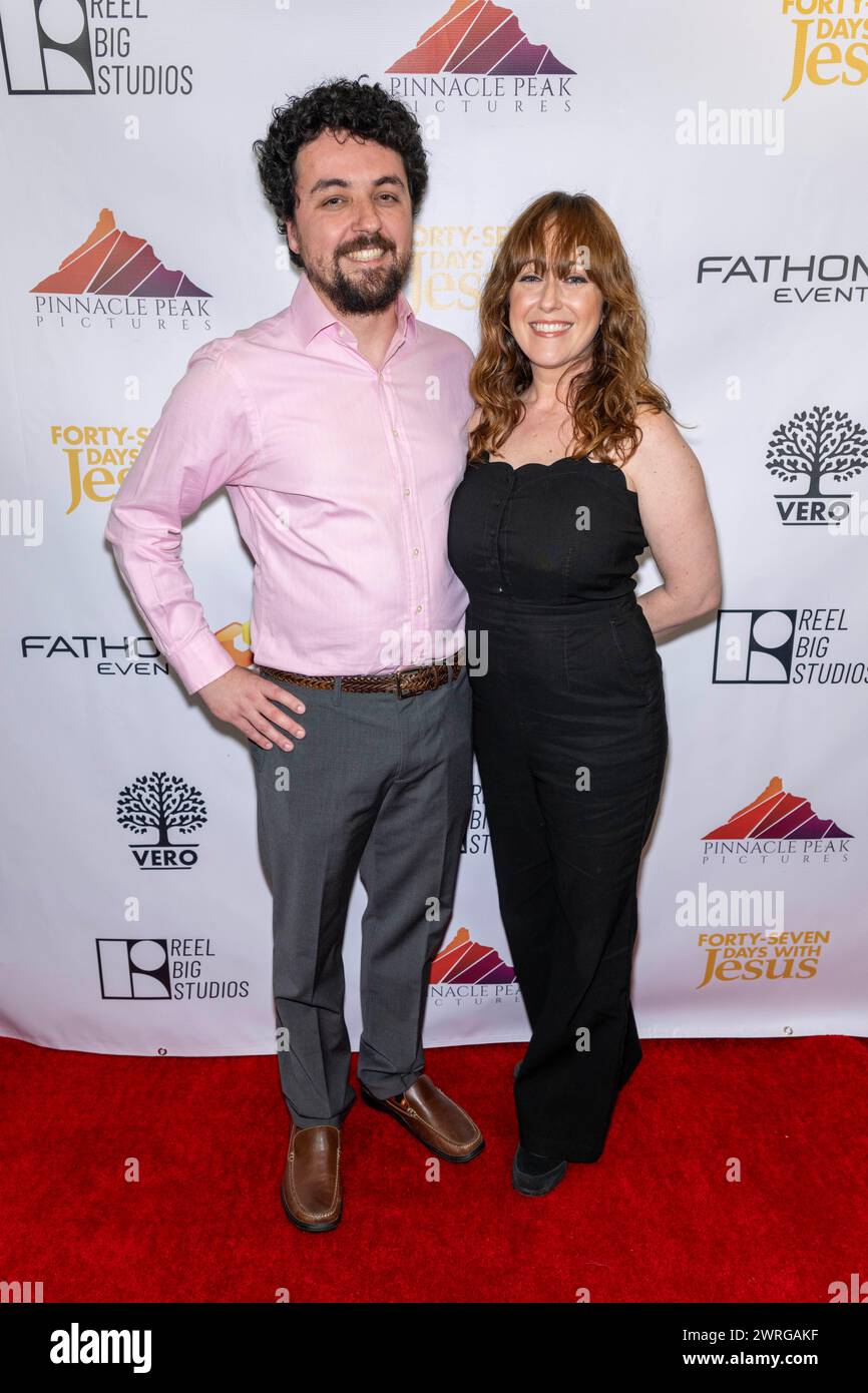 Burbank, USA. März 2024. 2. Regieassistent Cutter White, Make-up-Abteilung Emily Mefford besuchte Los Angeles Premiere des Films „Forty-Seven Days with Jesus“ im AMC Burbank 16, Los Angeles, CA, 11. März 2024 Credit: Eugene Powers/Alamy Live News Stockfoto