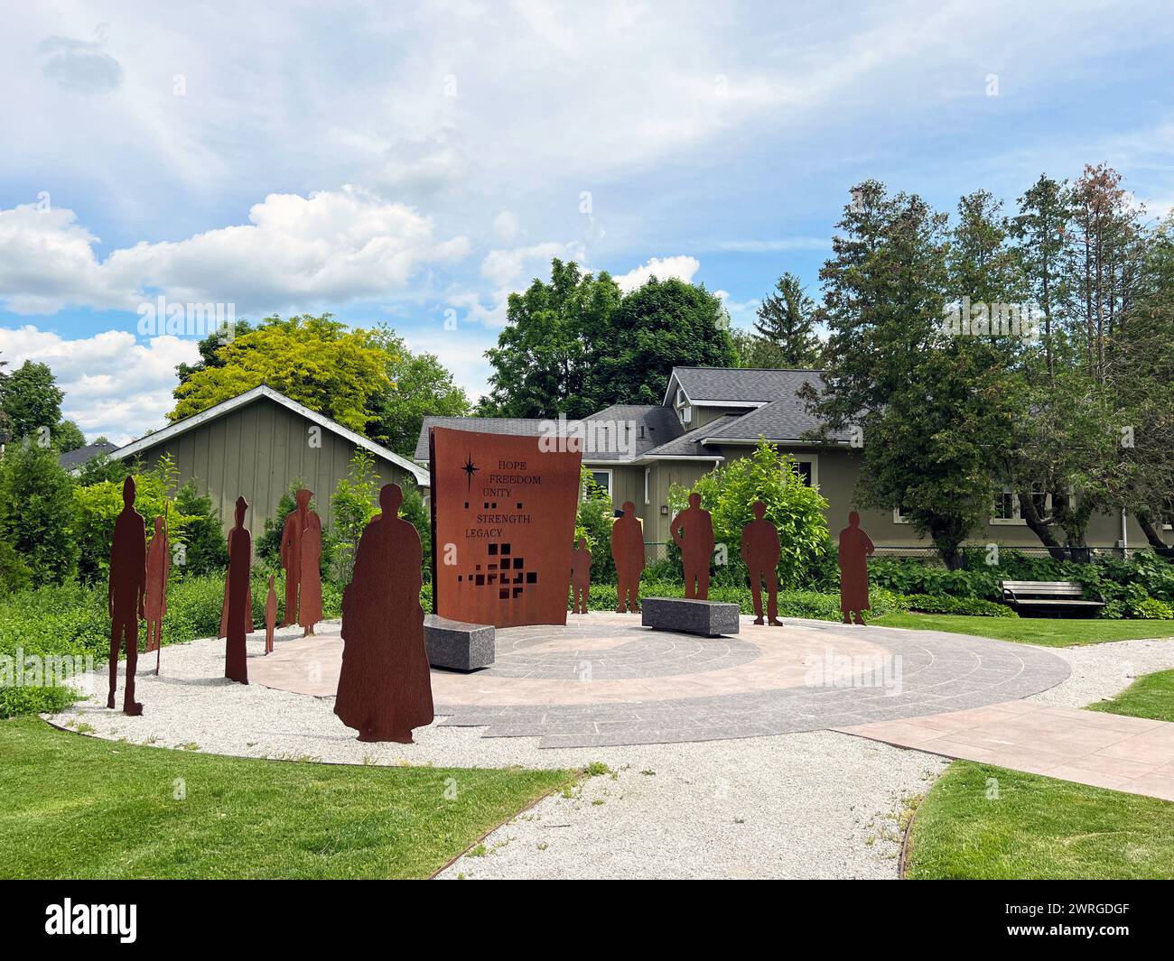 8. Juni 2022: Niagara on the Lake, Ontario, Kanada: Voices of Freedom Garden, ein Park, der der Geschichte der Schwarzen und der Freiheit von Sklaverei gewidmet ist. Stockfoto