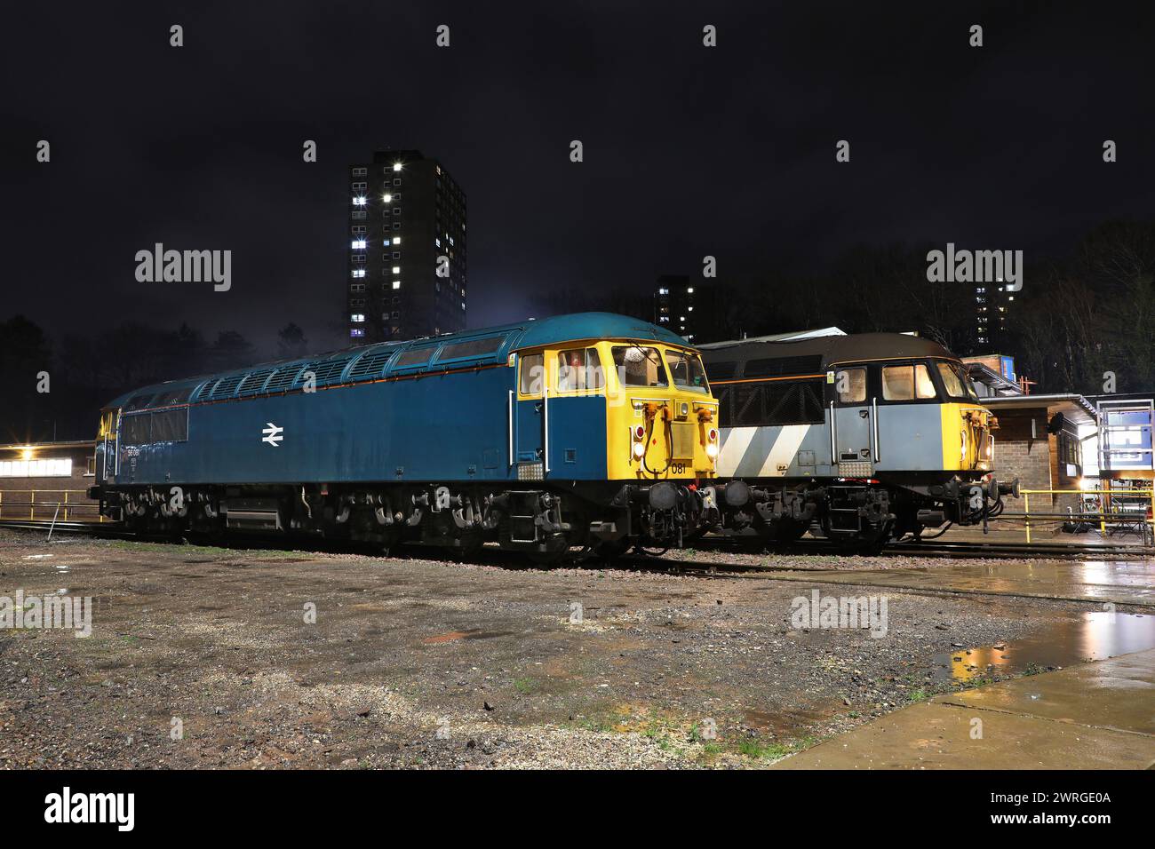 56081 und bald DCRs 56301 werden am 2,1.24. Im UKRL Leicester Depot sitzen. Stockfoto