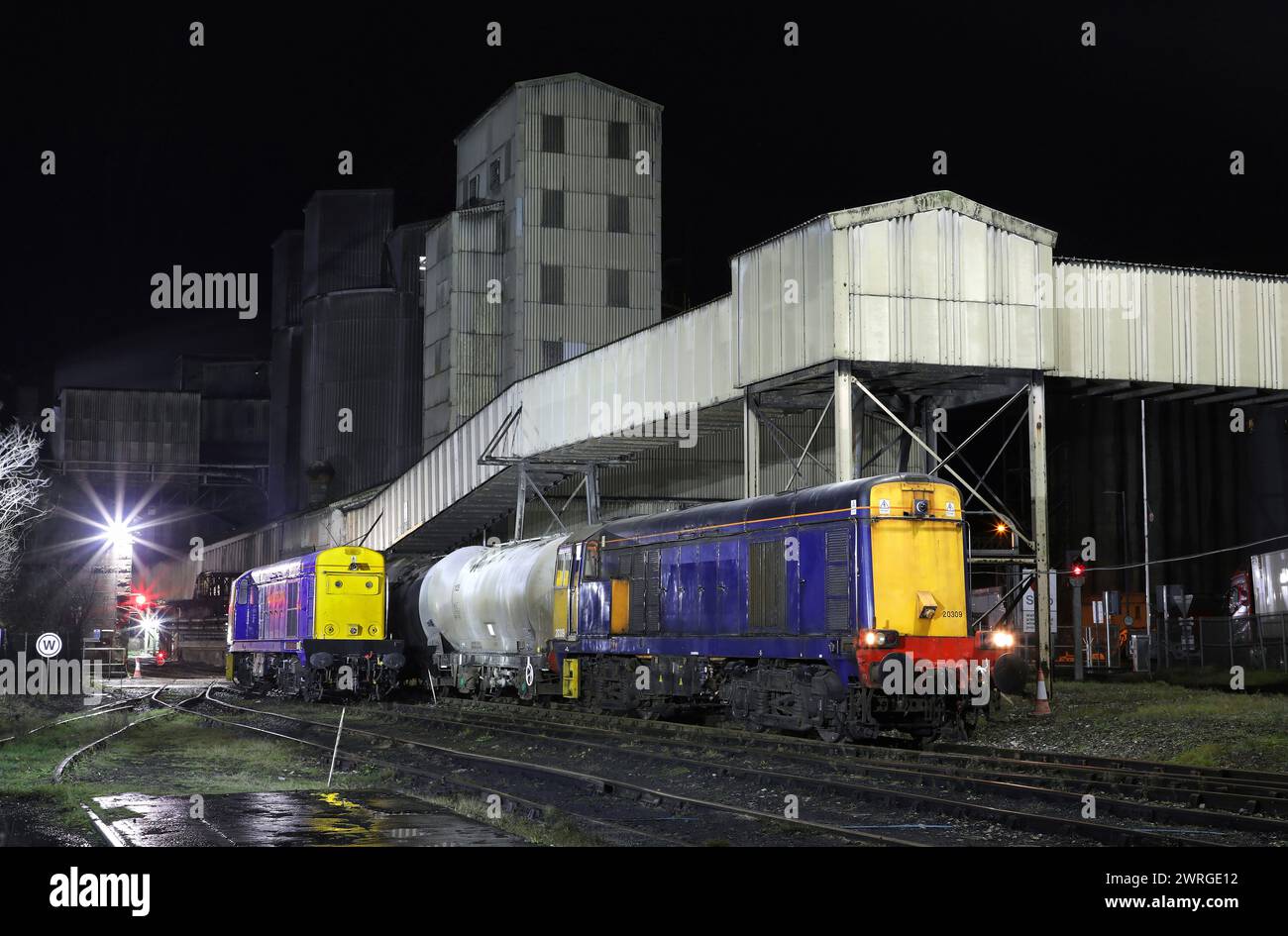 20309 & NO2 (ex 20168) bei der langfristigen Anstellung von Harry Needle bei Breedon Hope Cement Works am 18.12.23. Stockfoto