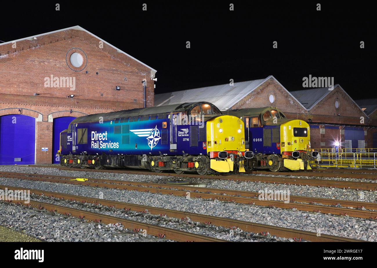 37716 & 37422 Pose in York Holgate arbeitet auf 16.12.23 während eines Fotoshootings Stockfoto