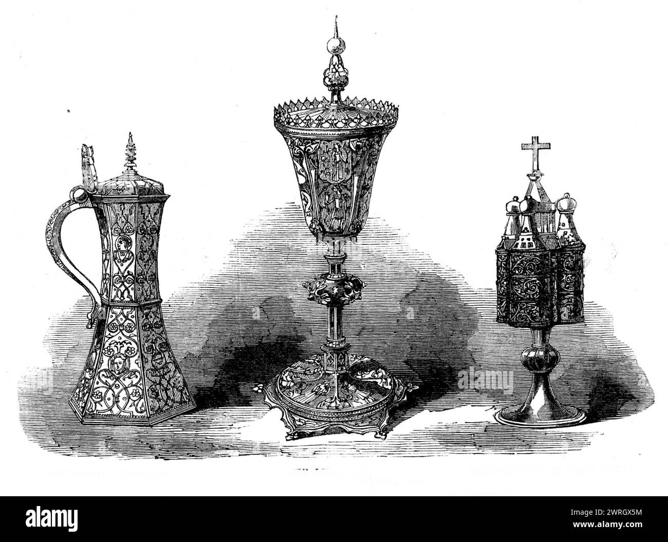 The Loan Collection, South-Kensington, 1862. "Silbergoldener, sechseckiger Tankard, in der Mitte schmal, zur Basis hin weitend, mit Masken und Rollen verziert, auf granuliertem Boden in Tafeln. Im Tankard unten ist eine päpstliche Medaille angebracht. Deutsch, ca. 1550. W. H. Forman, Esq. Der „Lynn“-Becher – ein hoher, stehender Becher und eine silbergoldene Hülle, bereichert mit durchscheinendem Emailleur... dieser wunderschöne Becher ist allgemein als „King John's“ bekannt und soll von diesem König der Stadt Lynn gegeben worden sein, aber sein Datum ist lange nach seiner Herrschaft; er... Stockfoto