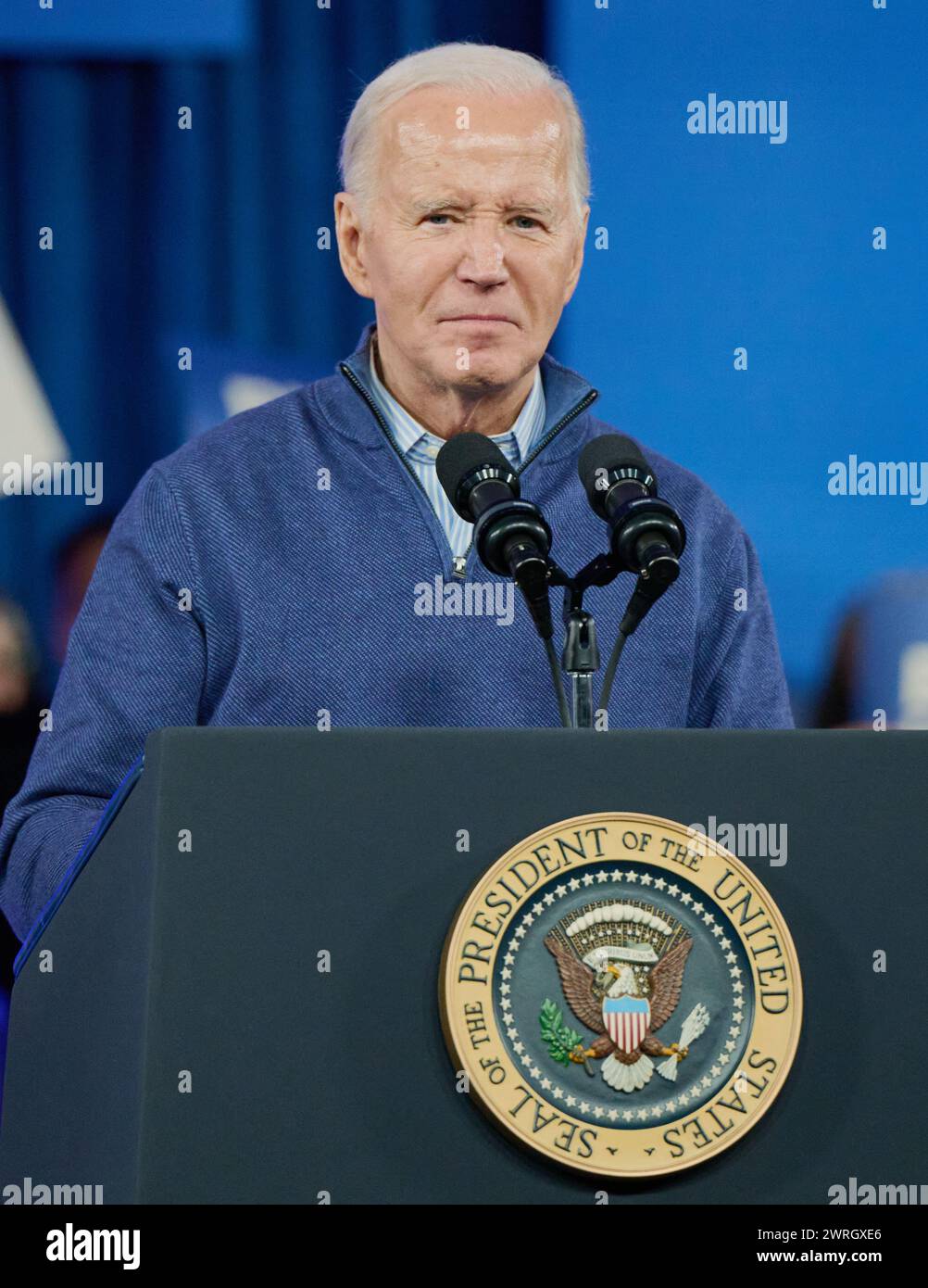 Wallingford, PA, USA - 08. MÄRZ 2024 - Präsident Joe Biden hält bei einer Wahlkampfveranstaltung an der Strath Haven Middle School eine Rede. Stockfoto