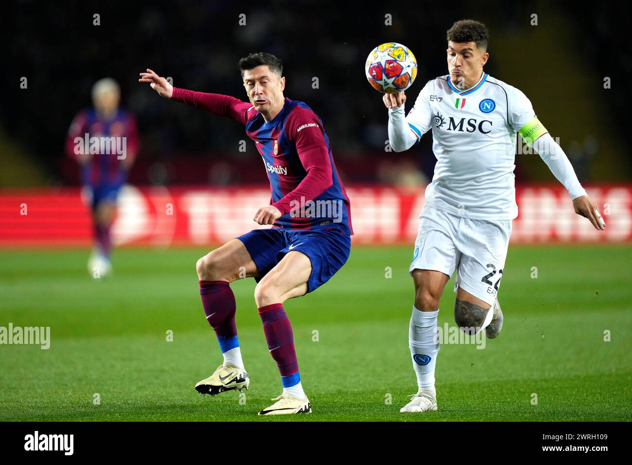 Barcelona, Spanien. März 2024. Robert Lewandowski (FC Barcelona) duelliert am 12. März 2024 im Stadion Estadi Lluis Companys in Barcelona gegen Giovanni di Lorenzo (SSC Napoli). Foto: Siu Wu Credit: dpa/Alamy Live News Stockfoto