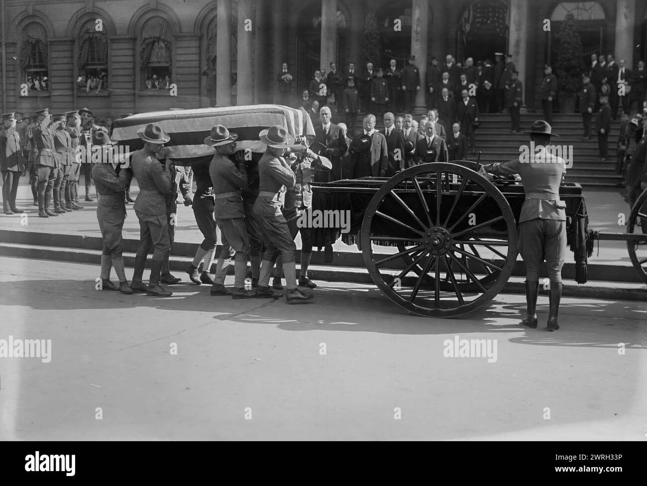 Mitchel Beerdigung, 1918. Zeigt die Beerdigung von John Purroy Mitchel (1879–1918), der von 1914 bis 1917 Bürgermeister von New York City war. Stockfoto