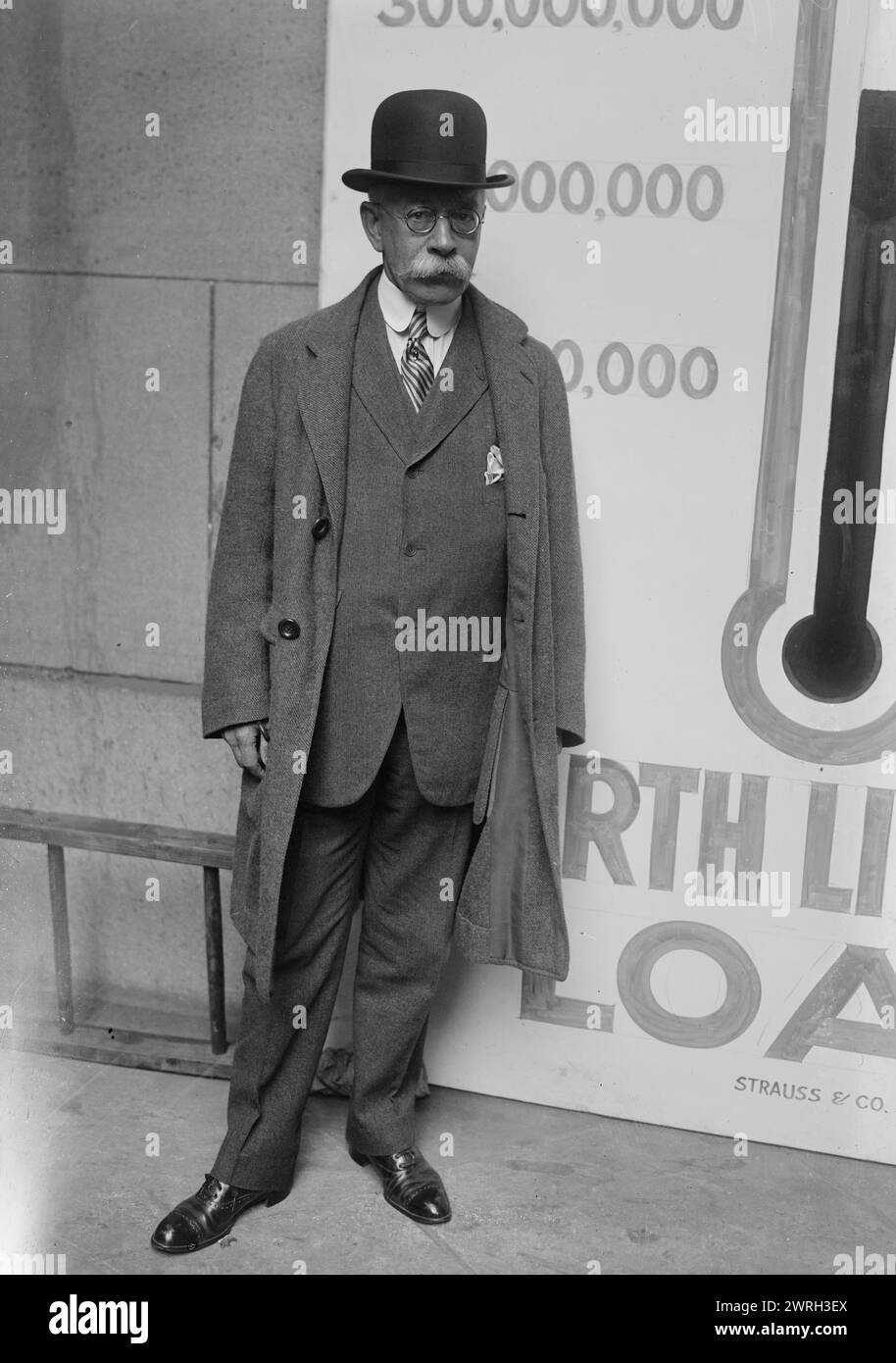 G.W. Wickersham, 1918. George Woodward Wickersham (1858–1936) bei einer Kundgebung für die Vierte Liberty Loan Campaign, Federal Hall, New York City, 1918 während des Ersten Weltkriegs Stockfoto