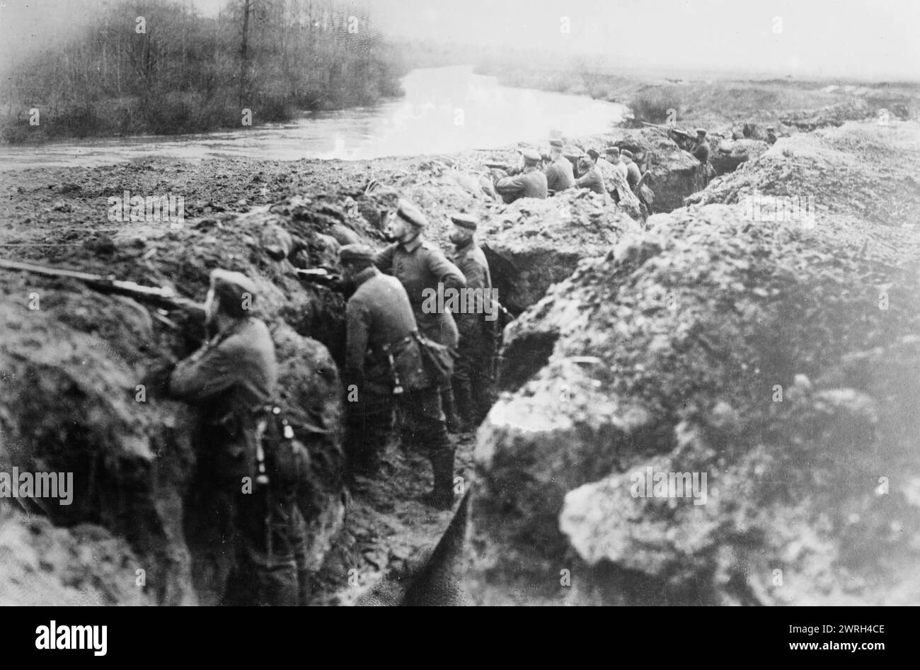 Deutsche Gräben an der Aisne zwischen 1914 und 1915. Deutsche Soldaten in Gräben entlang der Aisne in Frankreich während des Ersten Weltkriegs Stockfoto