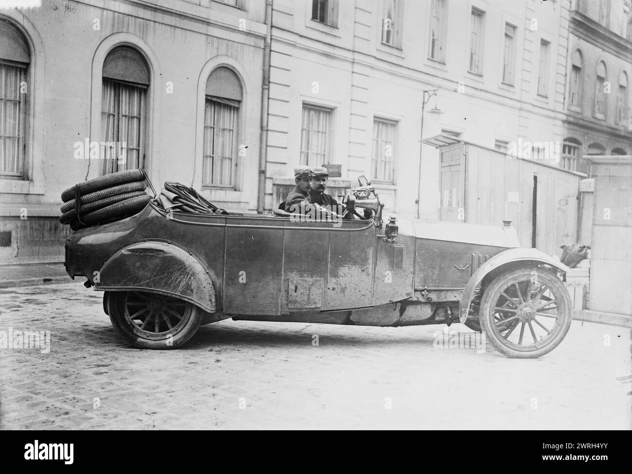 Mercedes-Wagen von Franzosen, zwischen 1914 und 1915. Ein Mercedes, der während des Ersten Weltkriegs von französischen Truppen gefangen genommen wurde Stockfoto