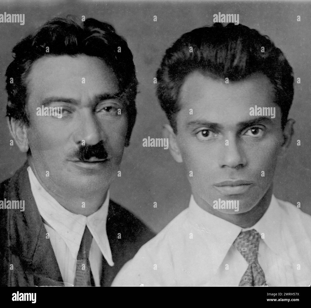 B.L. Bruk mit seinem Neffen, 1937. Aus einer Sammlung von Dokumenten, Fotografien, Karten und gedruckten Werken über das Leben und Werk von Professor Boris L’vovich Bruk, einem bekannten russischen Agronomen, der viel für die Erforschung und Entwicklung der Landwirtschaft im russischen Fernen Osten und in den zentralen Regionen Russlands getan hat. 1927 leitete Bruk die Expedition des Komitees für die Landverwaltung der arbeitenden Juden (Komet) in die dünn besiedelte Region Birobidzhan, um die mögliche Umsiedlung von Juden aus dem europäischen Russland zu untersuchen. Museum für Regionalgeschichte und Folklife der Jüdischen Autonomen Region Stockfoto