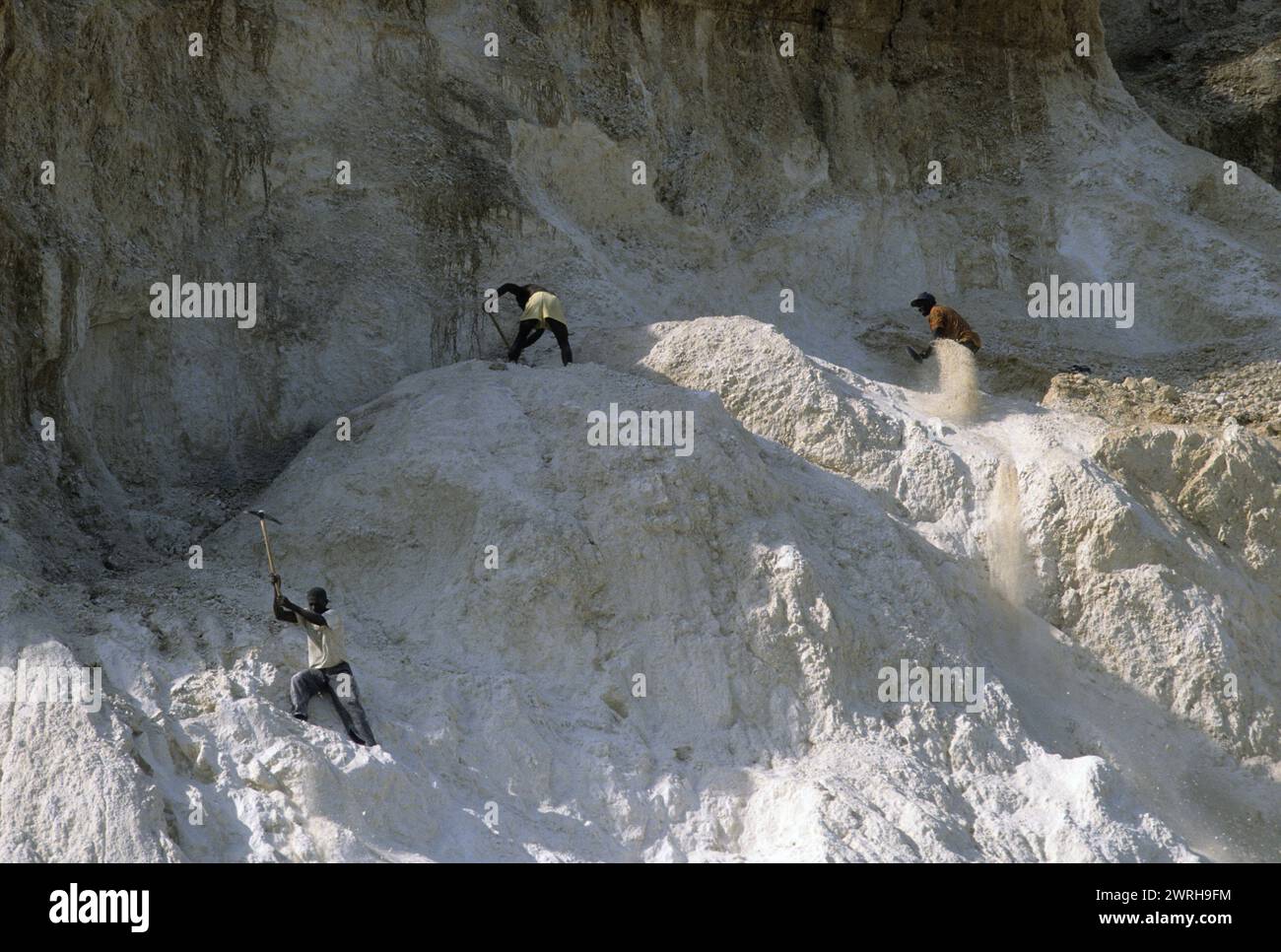 18. Mai 1994; Port-au-Prince, Haiti-Ein Steinbruch wird ausgebeutet. Foto: Wesley Bocxe Stockfoto