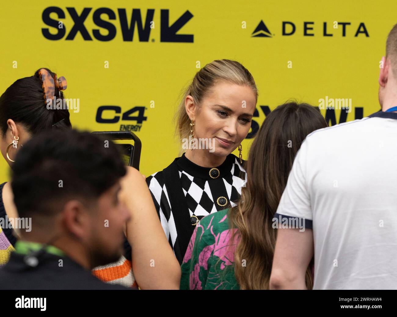 Die Schauspielerin EMILY BLUNT, die Jody Moreno in dem neuen Film „The Fall Guy“ spielt, läuft bei der Weltpremiere des Films während des South by Southwest (SXSW) Filmfestivals am 12. März 2024 auf dem roten Teppich vor dem Paramount Theater in der Innenstadt von Austin. Quelle: Bob Daemmrich/Alamy Live News Stockfoto