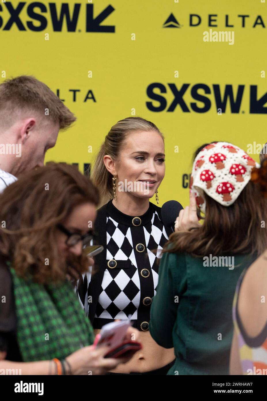 Die Schauspielerin EMILY BLUNT, die Jody Moreno in dem neuen Film „The Fall Guy“ spielt, läuft bei der Weltpremiere des Films während des South by Southwest (SXSW) Filmfestivals am 12. März 2024 auf dem roten Teppich vor dem Paramount Theater in der Innenstadt von Austin. Quelle: Bob Daemmrich/Alamy Live News Stockfoto