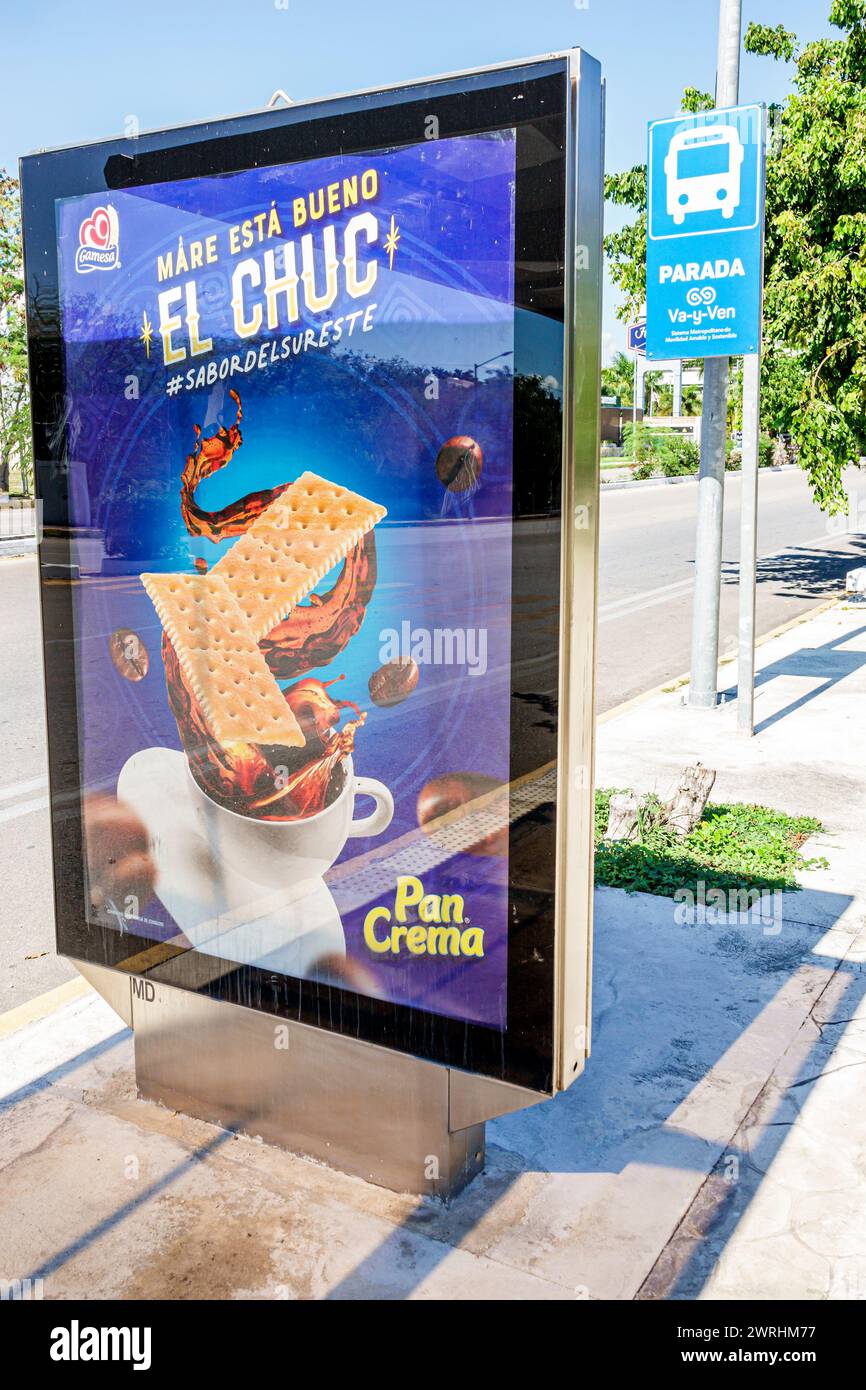 Merida Mexico, Zona Industrial Calle 20A, Schilder Informationen, Werbung für Werbemaßnahmen, Banner, Plakatwände, Gamesa Cracker, Mex Stockfoto