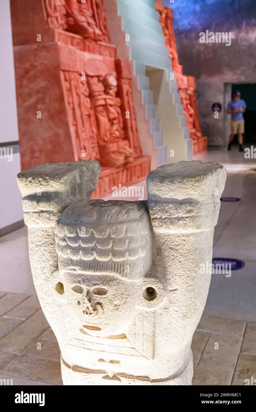 Merida Mexico, Zona Industrial, Calle 60, Mayan World Museum of Merida Gran Museo del Mundo Maya, Inneneinrichtung, Steinkalksteinskulptur, Ausstellung Stockfoto