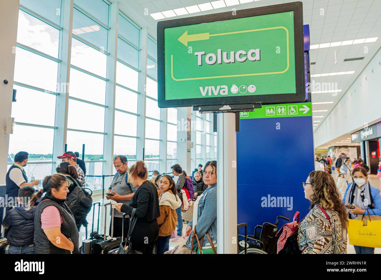 Merida Mexico, Manuel Crescencio Rejon internationaler Flughafen Merida, Innenraum, Gate-Bereich der Terminal-Halle, Hinweisschilder, Toluca Flug VI Stockfoto