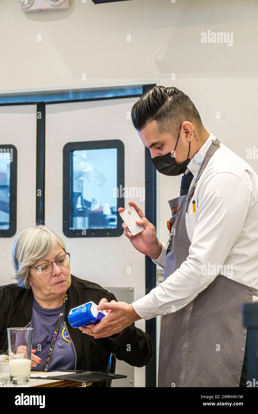 Merida Mexico, Manuel Crescencio Rejon Merida International Airport, Inneneinrichtung, Terminal Halle Gate Bereich, Maison Kayser Bäckerei Restaurant Restaurant Stockfoto